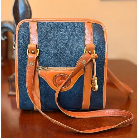DOONEY & BOURKE - Vtg. All Weather Leather (AWL) Shoulder Bag/Navy & British Tan - Picture 4 of 16
